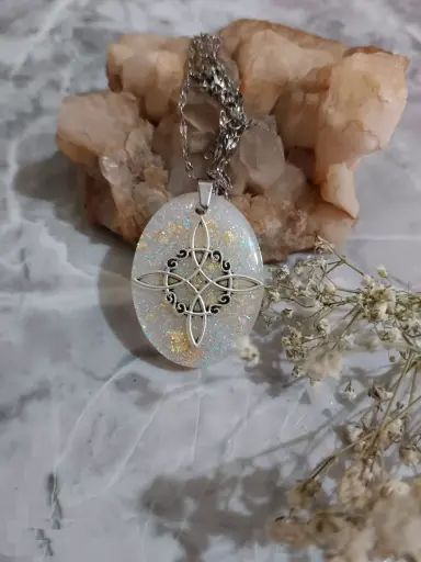 MEDALLON NUDO DE BRUJA ( PIEZA UNICA)